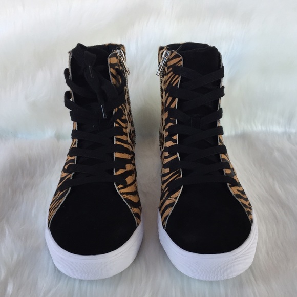 Men’s Steve Madden Leopard tennis shoes. Size 9 - Picture 2 of 5